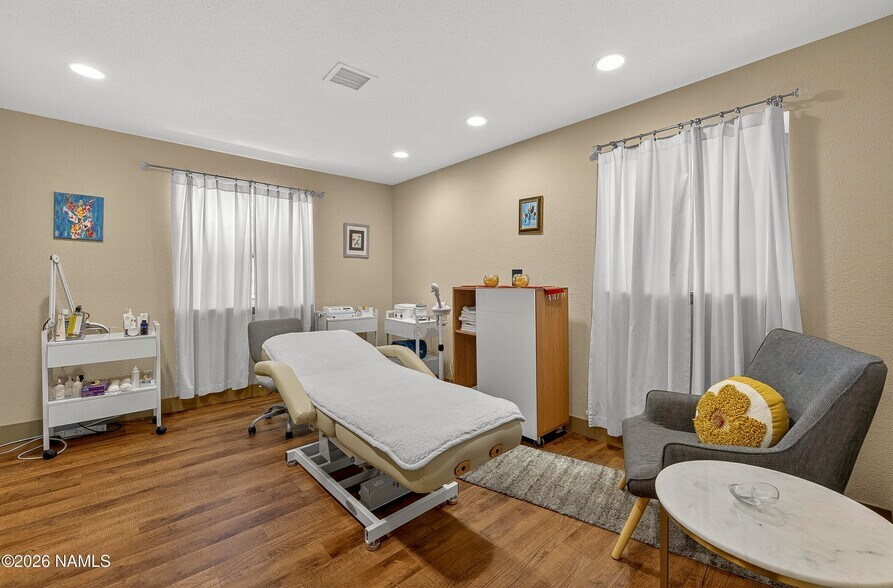 More Photos Of 1300 N Rim Dr, Flagstaff Medical For Sale