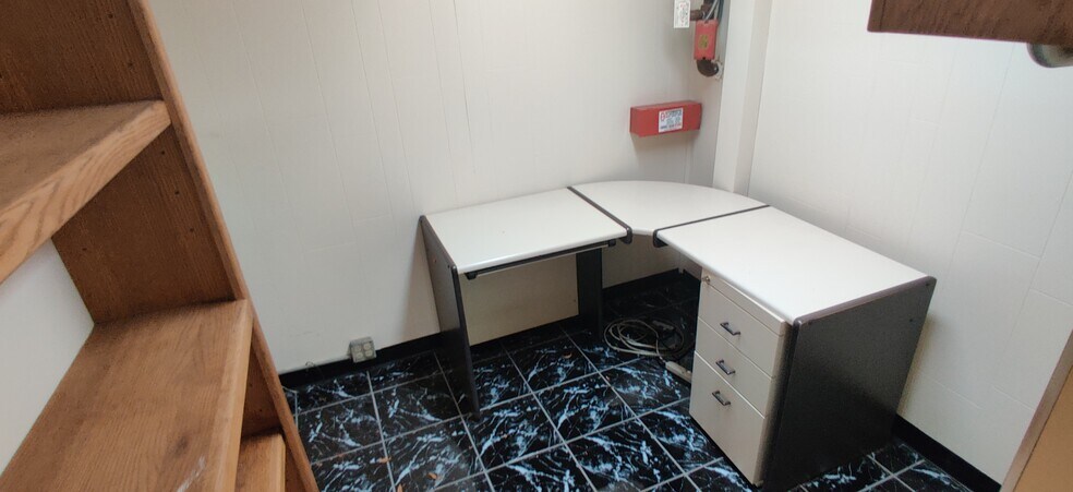 More Photos Of 1605 W Magnolia Blvd, Burbank Freestanding For Sale