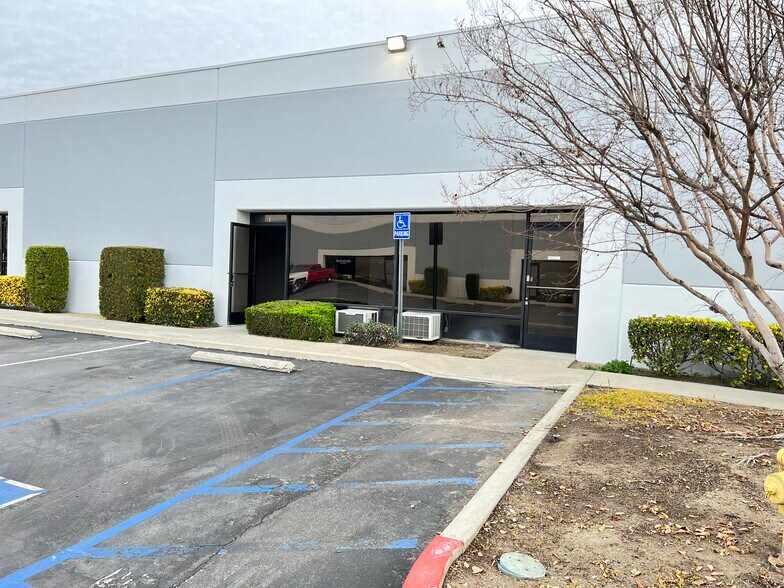 More Photos Of 780 E Francis St, Ontario Manufacturing For Lease