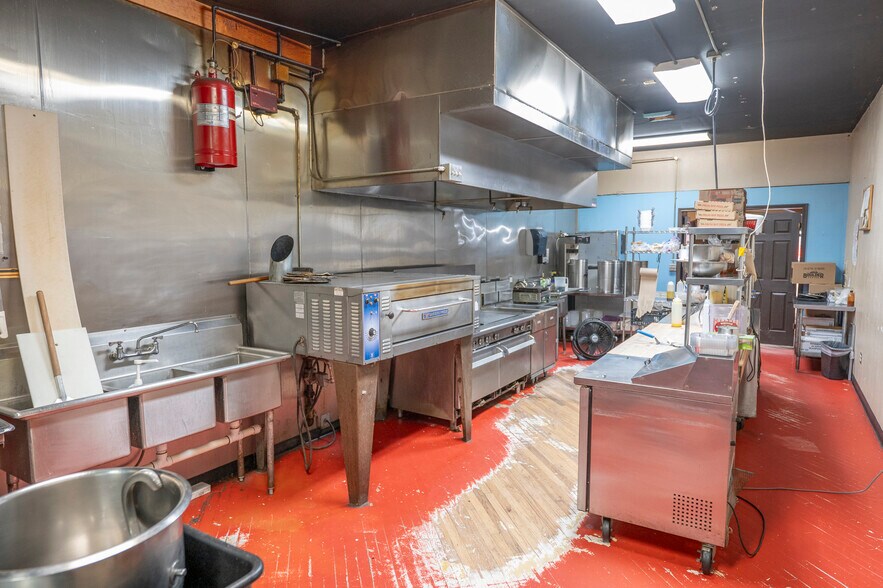 More Photos Of 104 E Alamo St, Brenham Storefront Retail Residential For Sale