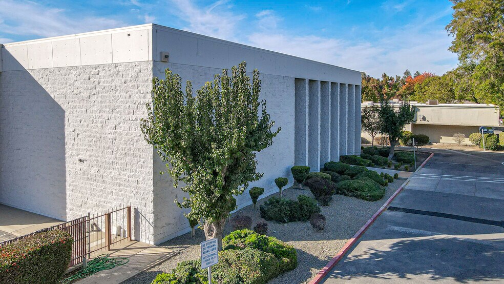 More Photos Of 3185 M St, Merced Medical For Lease