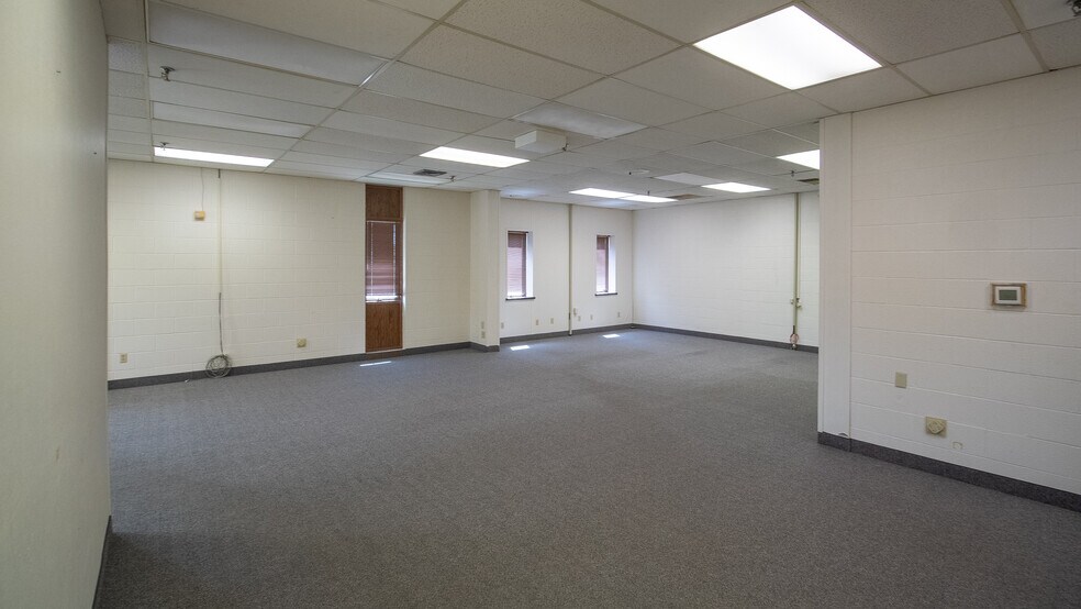 More Photos Of 901 Home St, Rushford Manufacturing For Sale