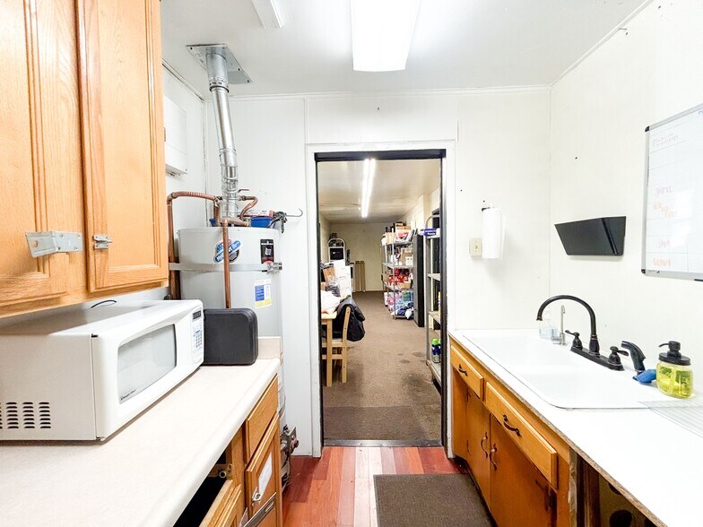 More Photos Of 41312 Big Bear Blvd, Big Bear Lake General Retail For Sale