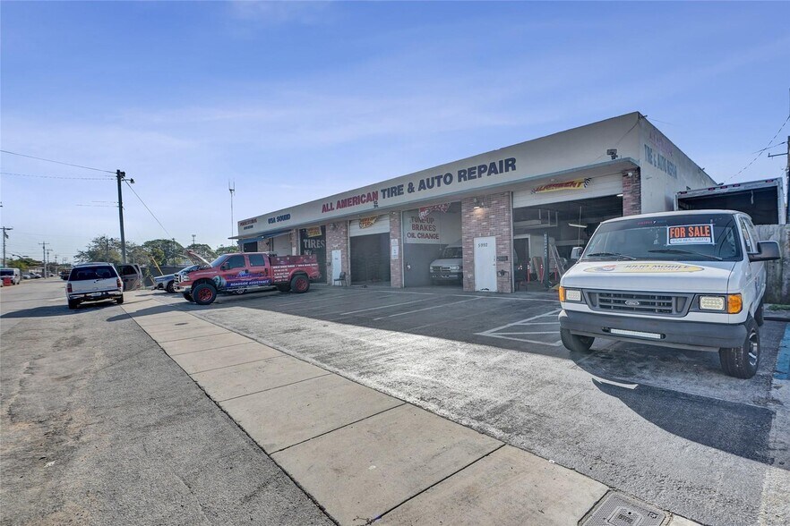 More Photos Of 5960-5992 SW 23rd St, West Park Showroom For Sale