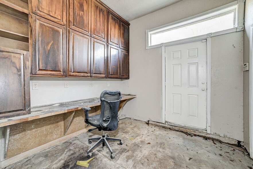 More Photos Of 411 S Kaufman St, Newton Lodge Meeting Hall For Sale