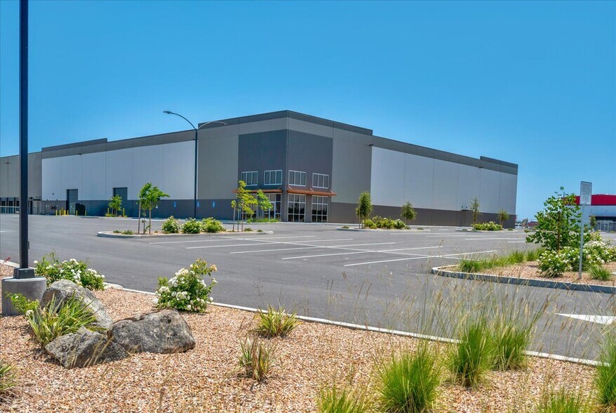 More Photos Of 30078 Bradham Dr, Visalia Distribution For Sale