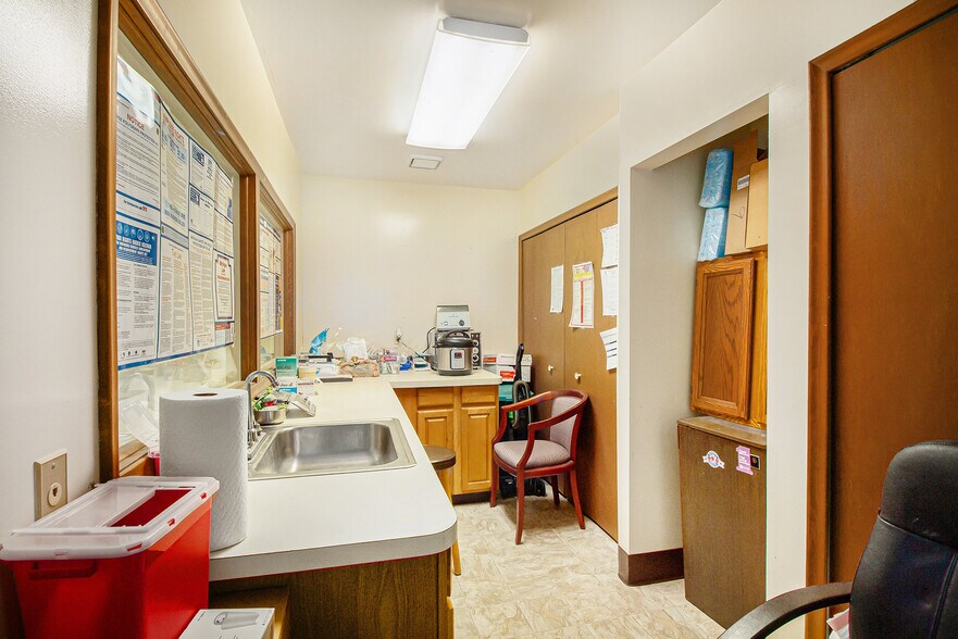 More Photos Of 1121-1127 Villa Linde Ct, Flint Medical For Sale