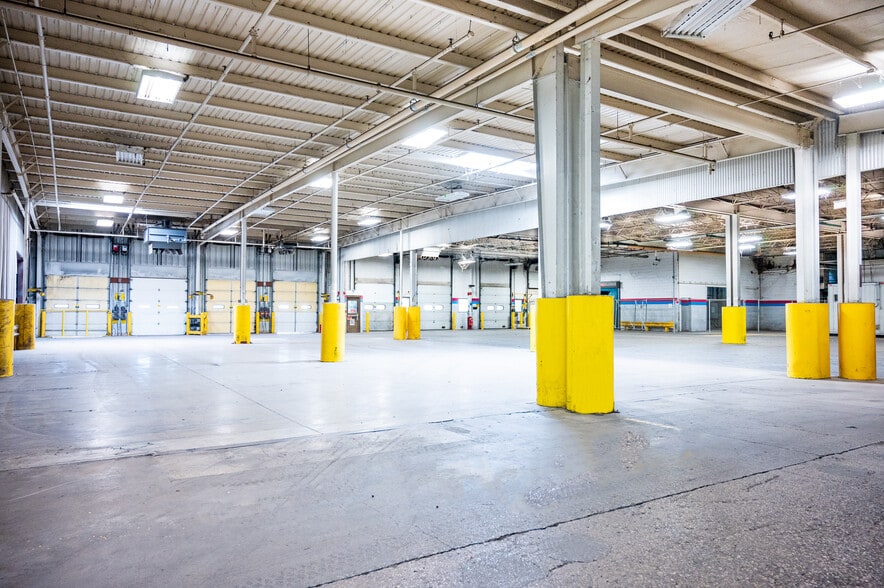 More Photos Of 2801 W Old Road 30, Warsaw Manufacturing For Lease