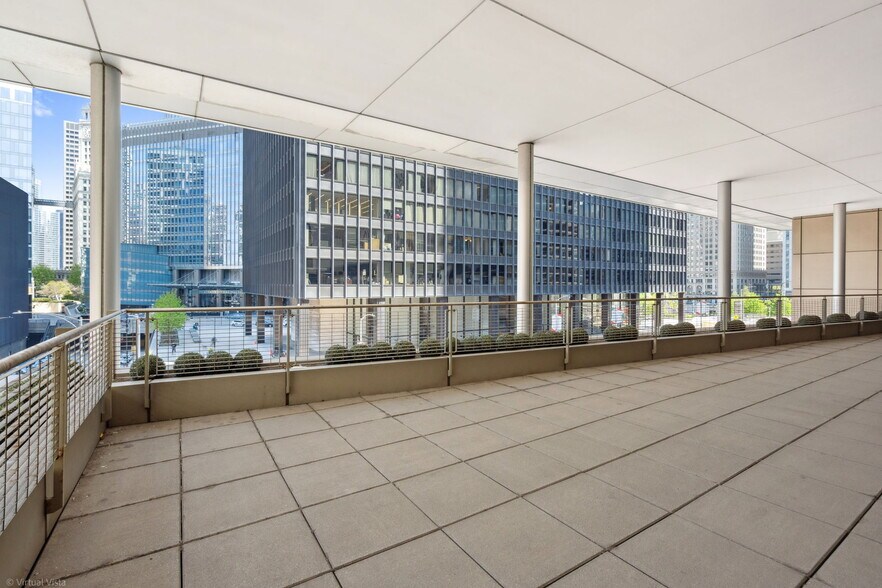 More Photos Of 360 N State St, Chicago General Retail For Sale