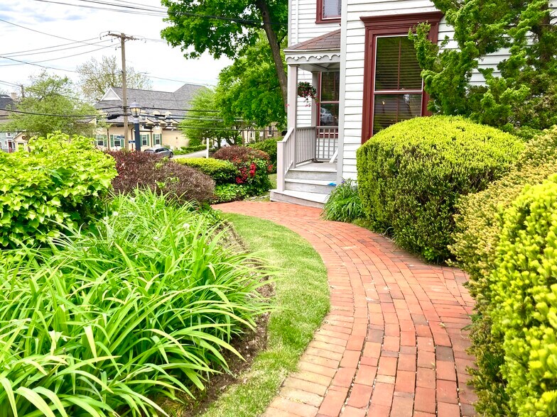 More Photos Of 70 E Main St, Oyster Bay Office Residential For Lease