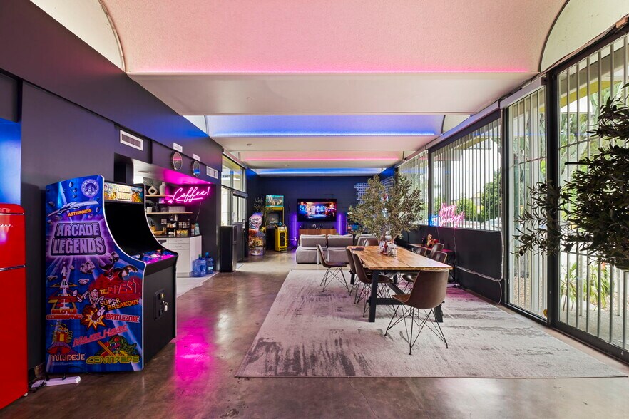 More Photos Of 5200 Venice Blvd, Los Angeles Loft Creative Space For Lease