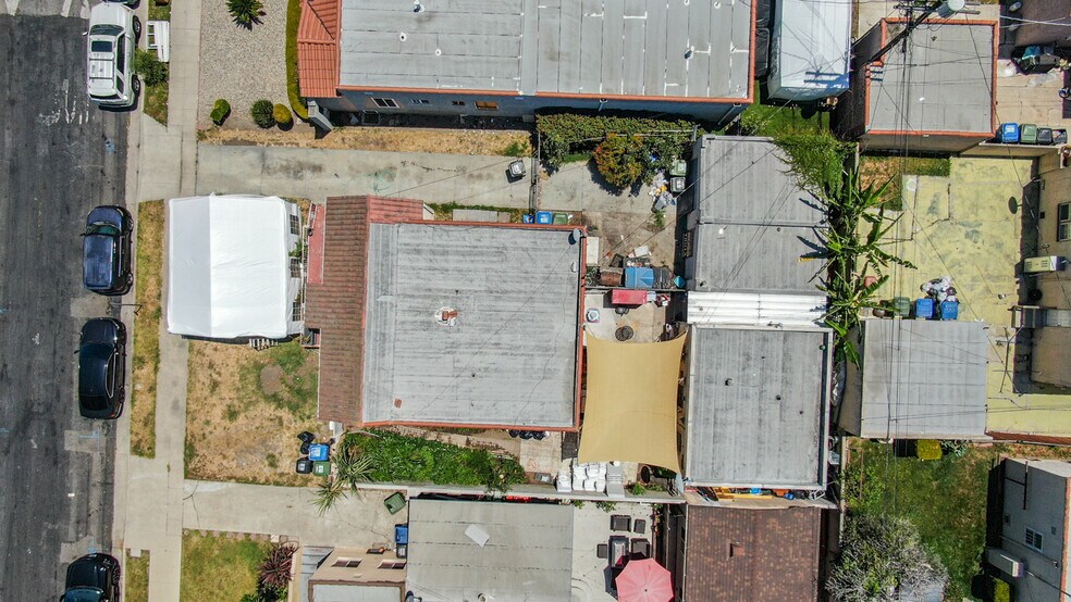 More Photos Of 2056 W 67th St, Los Angeles Apartments For Sale