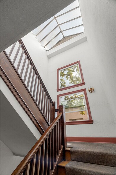 More Photos Of 5424 Franklin Ave, Los Angeles Apartments For Sale