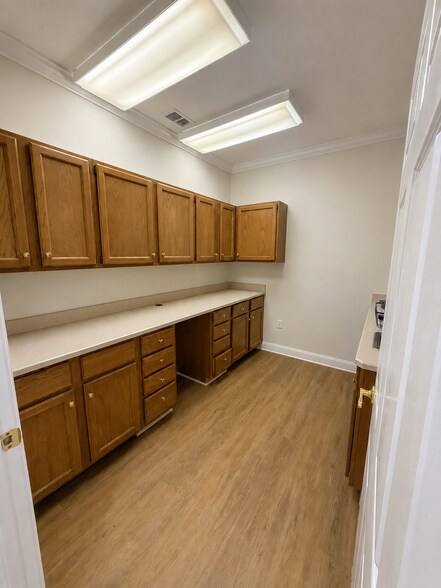 More Photos Of 8883 Perimeter Park Blvd, Jacksonville Medical For Lease