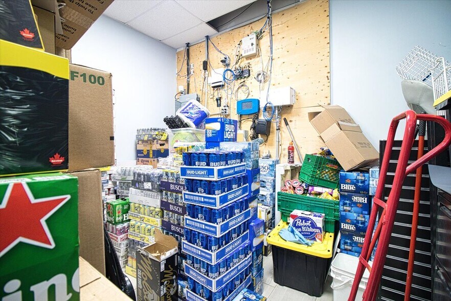 More Photos Of 410 Queen St, Chatham Service Station For Sale