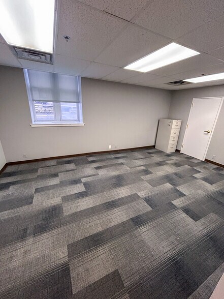More Photos Of 30 N Lincoln St, Batavia Office For Lease