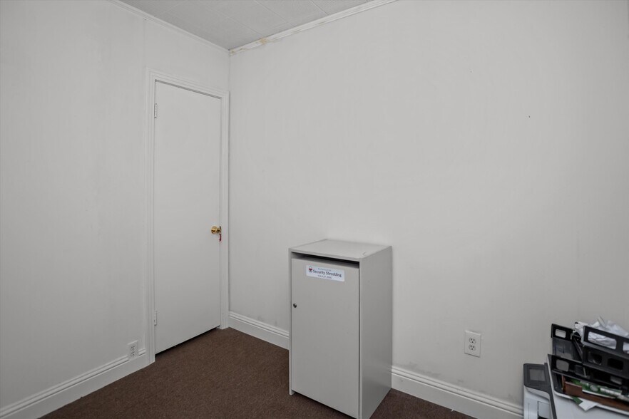 More Photos Of 806 S Timberland Dr, Lufkin Coworking Space