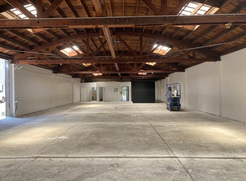 More Photos Of 3447 E 14th St, Los Angeles Warehouse For Sale