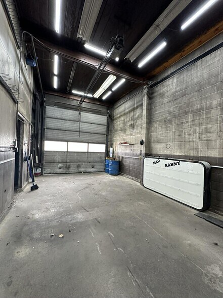 More Photos Of 201 W Main St, Laurel Service Station For Lease