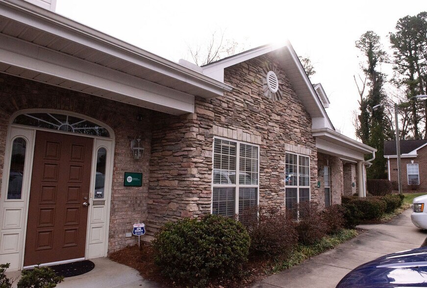 More Photos Of 3707 W Market St, Greensboro Office For Sale