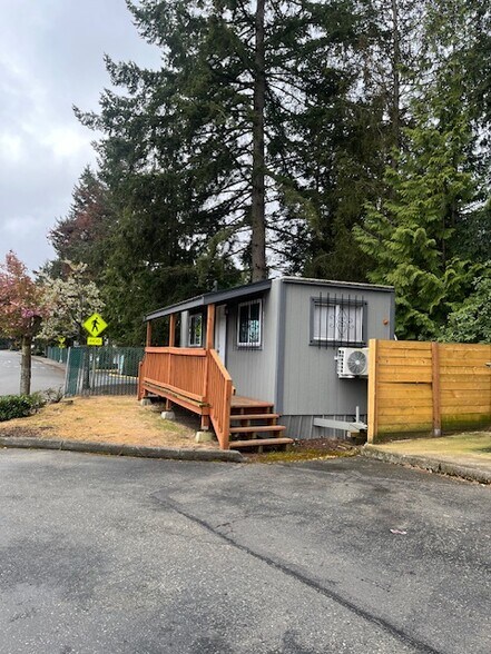 More Photos Of 1045 S 320th St, Federal Way General Retail For Sale