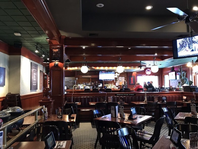 More Photos Of 39-02-39-20 Bell Blvd, Bayside Storefront Retail Office For Lease