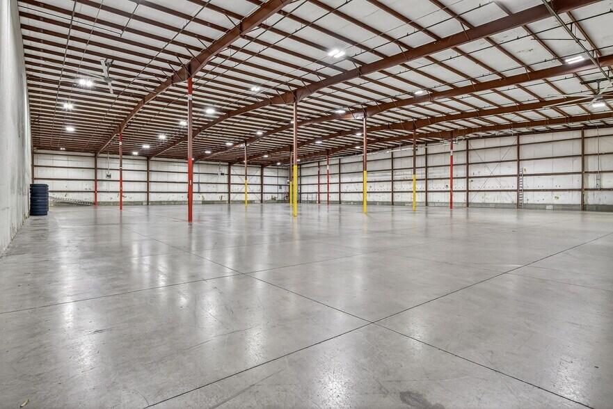 More Photos Of 1500 Dismuke Dr, Farmington Distribution For Sale