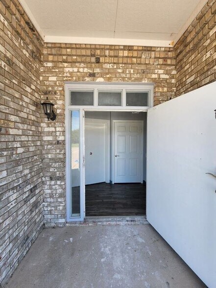 More Photos Of 912 W Randol Mill Rd, Arlington Office For Lease