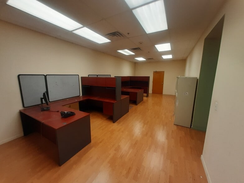 More Photos Of 176 5th Ave, Hawthorne Warehouse For Lease