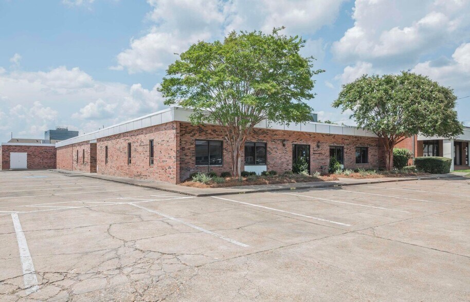 More Photos Of 1807 Tower Dr, Monroe Office For Sale