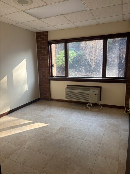 More Photos Of 400 Allen Dr, Charleston Medical For Lease