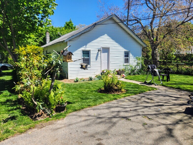More Photos Of 90 Old Quogue Rd, Riverhead Apartments For Sale