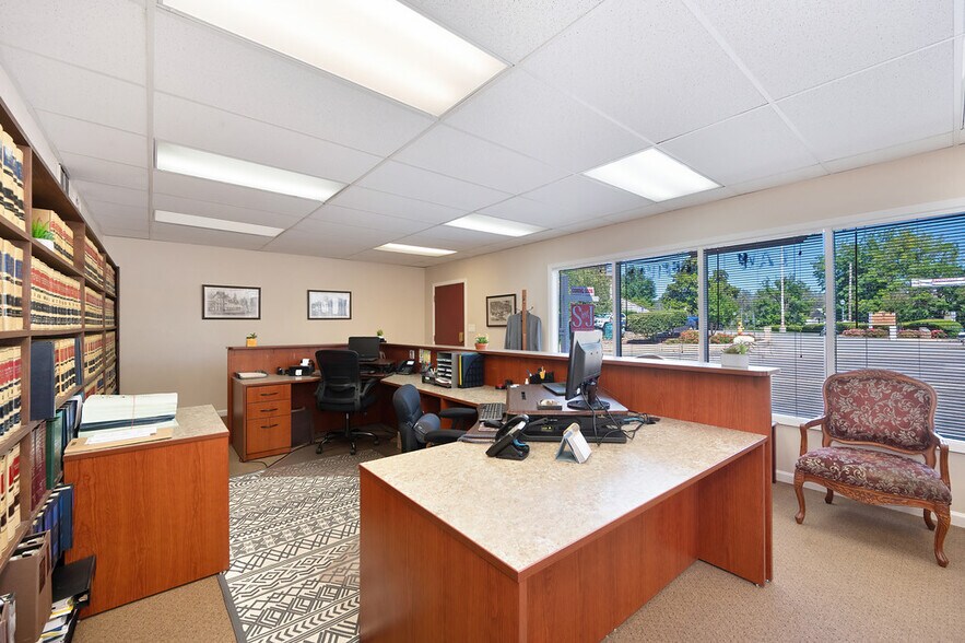 More Photos Of 1407-1409 Lincoln Way, Auburn Office For Sale