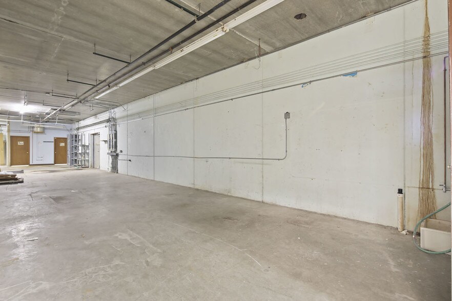 More Photos Of 110-114 S Rum River Dr, Princeton General Retail For Lease