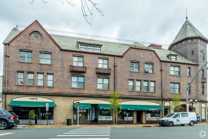 More Photos Of 11-25 Middle Neck Rd, Great Neck Loft Creative Space For Lease