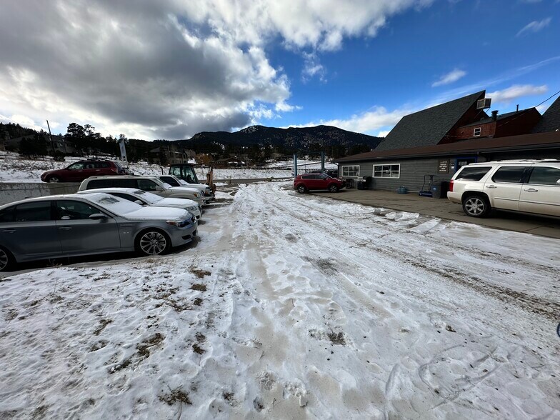 More Photos Of 3012 Evergreen Pky, Evergreen Auto Repair For Sale