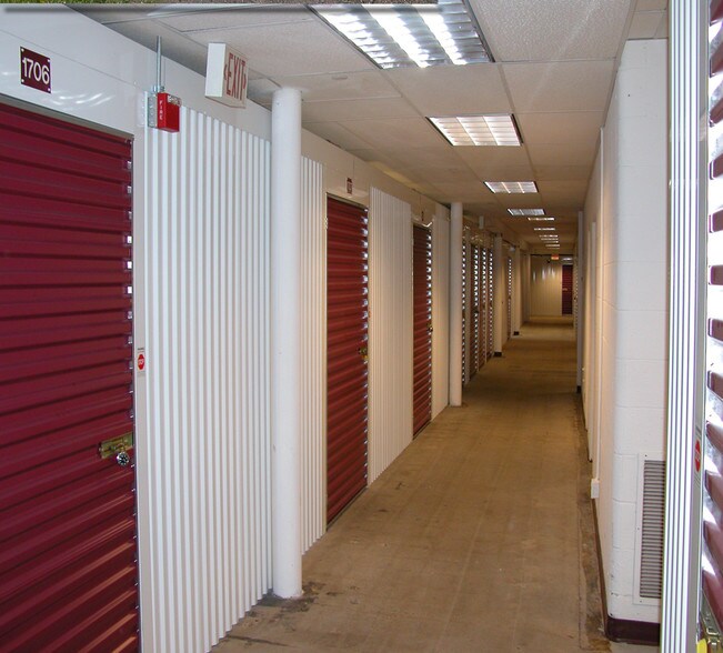 More Photos Of 125-175 Jackson Ave N, Hopkins Light Distribution For Lease
