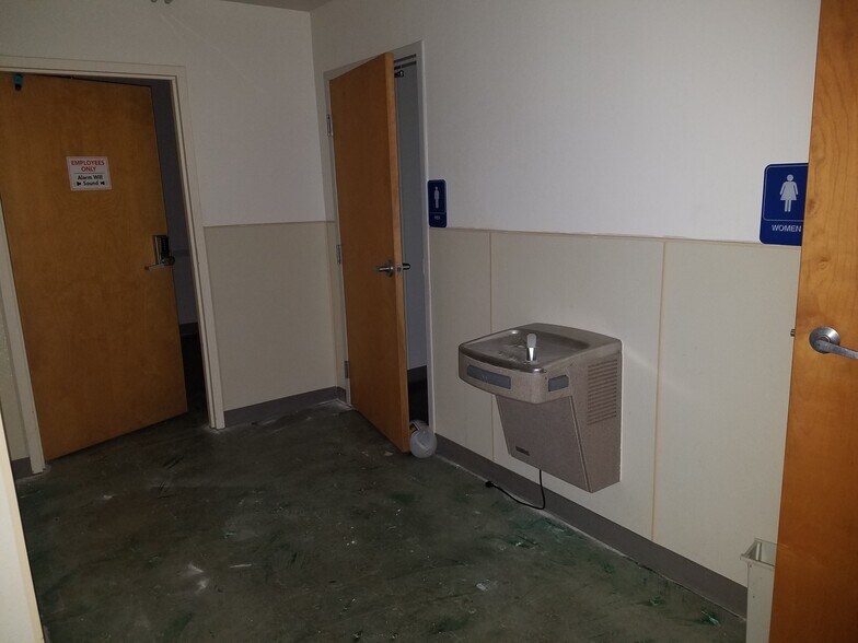 More Photos Of 601 W Sagamore Pky, West Lafayette General Retail For Lease