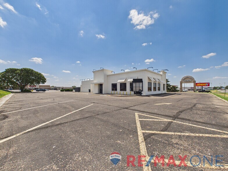 Primary Photo Of 2208 E Kansas Ave, Garden City Fast Food For Sale