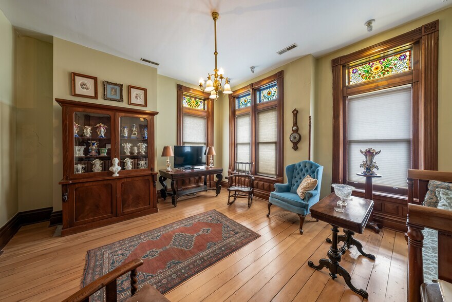 More Photos Of 809 Hall St, Saint Joseph Hospitality For Sale