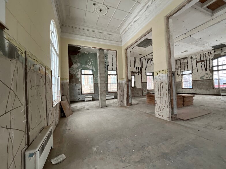 More Photos Of 27 Washington St, Biddeford Office For Sale