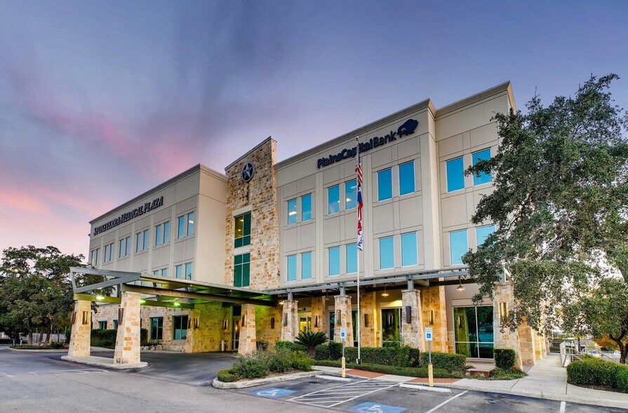More Photos Of 150 E Sonterra Blvd, San Antonio Medical For Lease