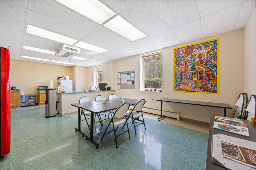 More Photos Of 19 Lunar Dr, Woodbridge Medical For Lease