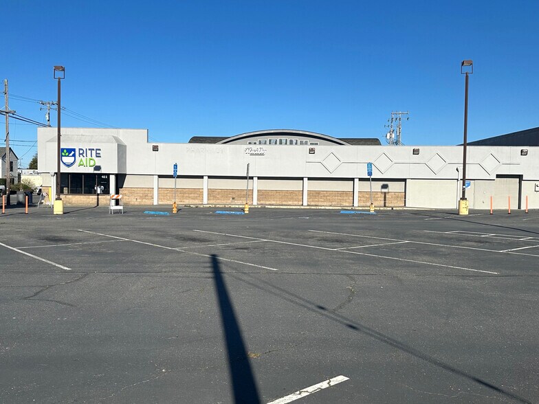 More Photos Of 411 Harris St, Eureka General Retail For Lease