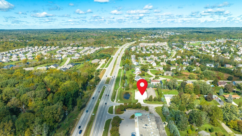 More Photos Of 33 Hiram St, Lake Orion Office For Lease