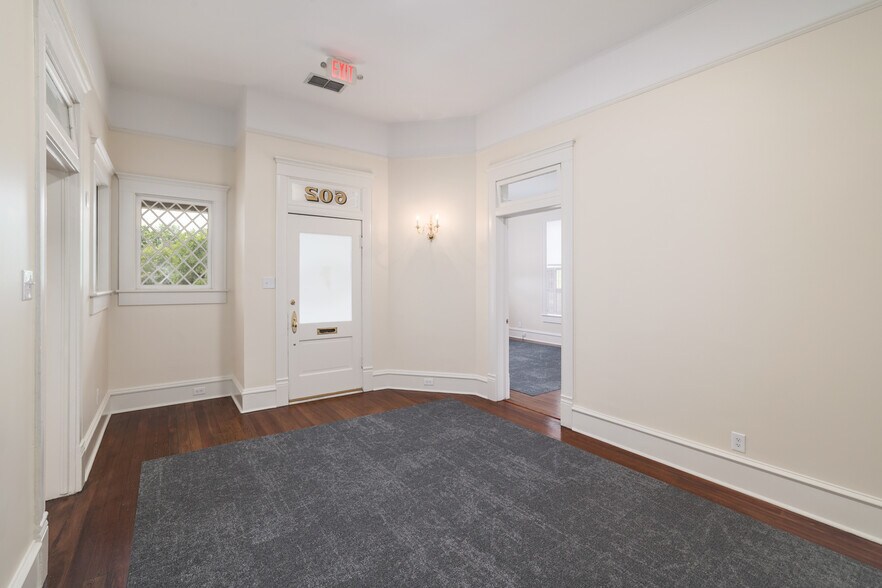 More Photos Of 602 W 13th St, Austin Office For Lease