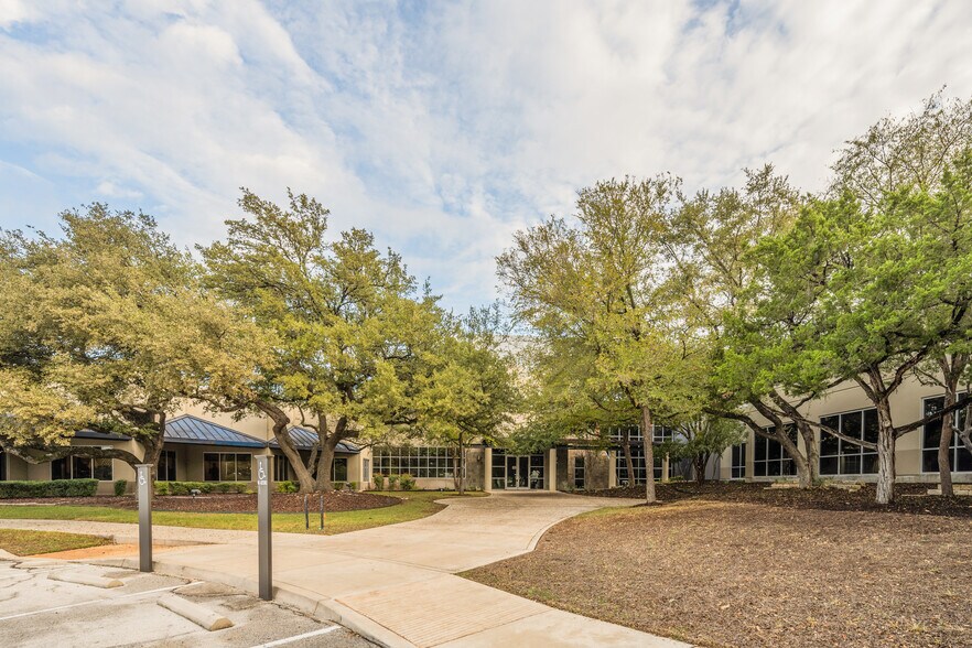 More Photos Of 5555 Northwest Pky, San Antonio Office For Lease
