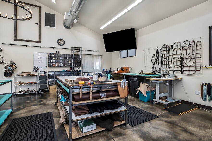 More Photos Of 19885 7th St, Bend Light Manufacturing For Lease