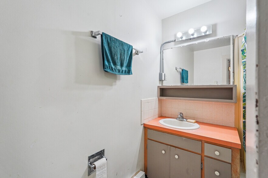 More Photos Of 920 High St, Grinnell Apartments For Sale