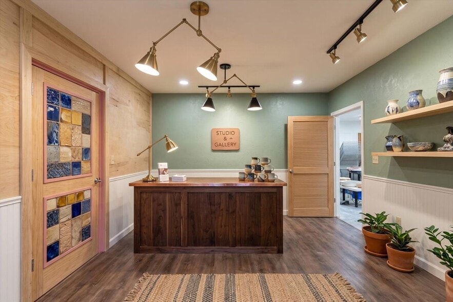 More Photos Of 79 Jones St, Jasper Warehouse For Sale